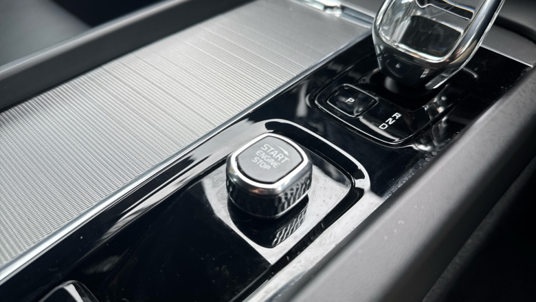 Volvo Xc60 2.0 B4P Plus Dark 5dr Geartronic Petrol Estate